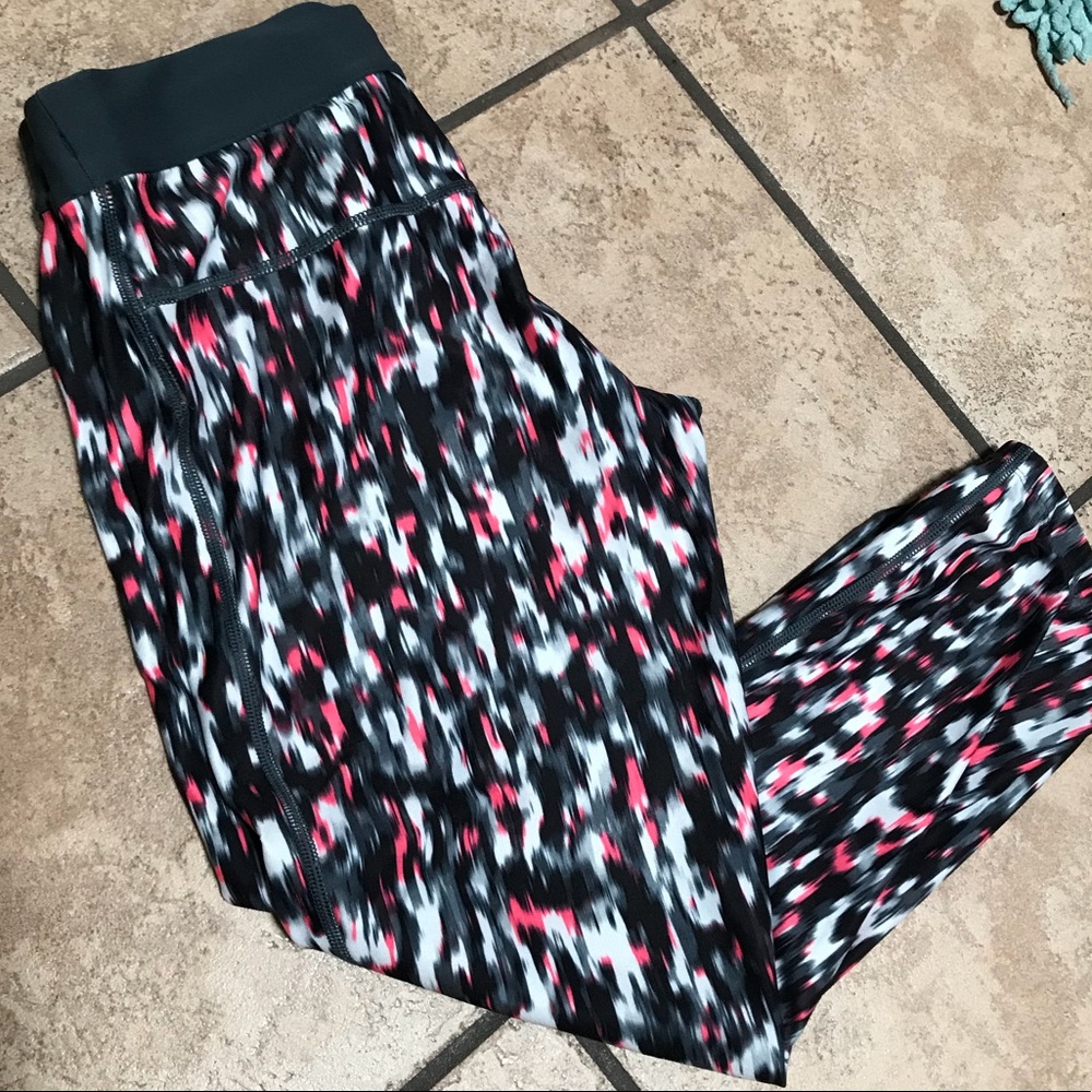 Nike Womens Workout /yoga capris